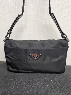 PRADA BLACK NYLON SHOULDER BAG BFPM-05-035
